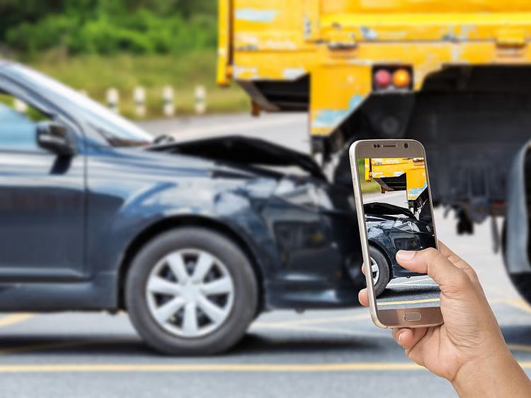 Taking photos of accident victims could lead to jail and QR10,000 fine in Qatar